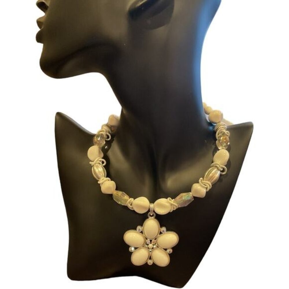White Flower Pendant Beaded Choker Necklace With Clear Beads